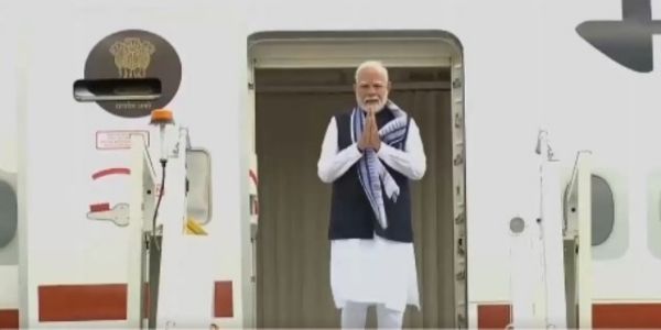 प्रधानमंत्री नरेन्द्र मोदी गुरुवार को तीन देशों की यात्रा पूरी करने के बाद नई दिल्ली पहुंचे