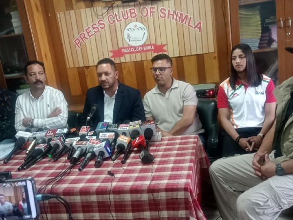 बॉक्सर स्पर्धा पर प्रेस वार्ता करते बॉक्सर स्पर्धा पर प्रेस वार्ता करते