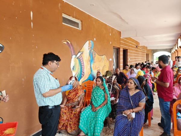 नवचेतना फाउंडेशन सीखड़ में आयोजित विशेष प्रशिक्षण कार्यक्रम