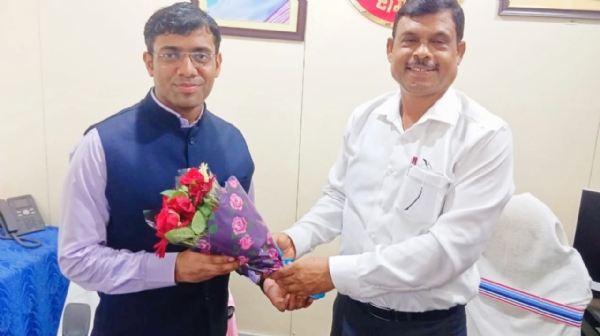 पदभार ग्रहण करते डीडीसी पदभार ग्रहण करते डीडीसी