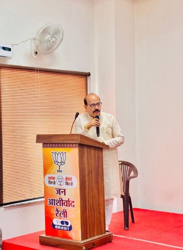 जिला अध्यक्ष राजेश सपरा संबोधित करते हुए
