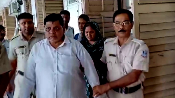 आरोपितों को अदालत ले जाती पुलिस