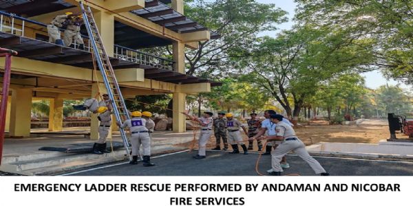 अंडमान और निकोबार फायर सर्विस के द्वारा आपातकालीन स्थिति में सीढ़ी के माध्यम से बचाव अभियान का प्रदर्शन