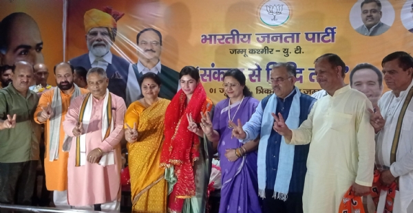कांग्रेस से भाजपा में शामिल हुईं काजल राजपूत, सैकड़ों समर्थकों के साथ थामा कमल का दामन