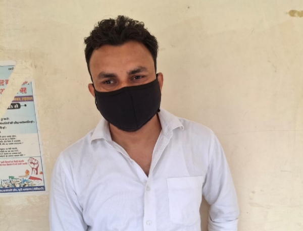 न्यायालय में आत्मसमर्पण करता अपराधी शाहिद
