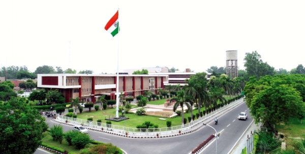 हरियाणा कृषि विश्वविद्यालय का प्रशासनिक भवन। हरियाणा कृषि विश्वविद्यालय का प्रशासनिक भवन।