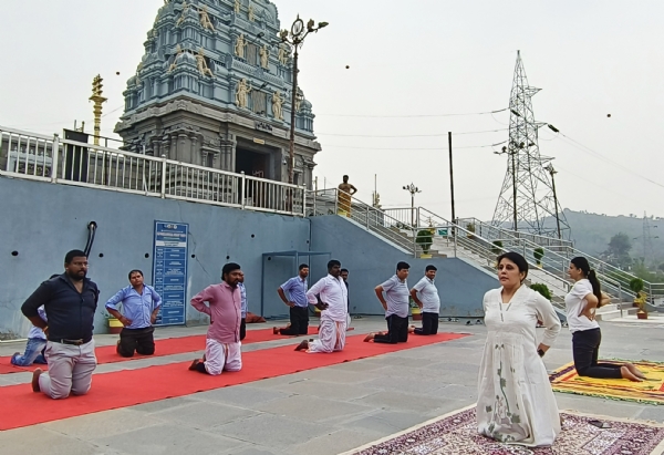 जम्मू के तिरूपति बालाजी मंदिर में अंतरराष्ट्रीय योग दिवस मनाया गया