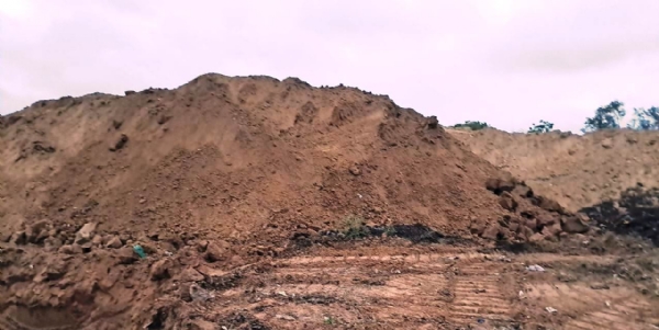 अवैध रुप से मिट्टी का दृश्य