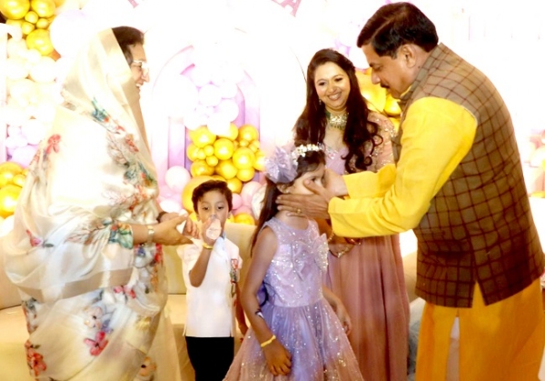 मुख्यमंत्री ने दी त्रियंबिका गौड़ को जन्मदिन की शुभकामनाएं मुख्यमंत्री ने दी त्रियंबिका गौड़ को जन्मदिन की शुभकामनाएं