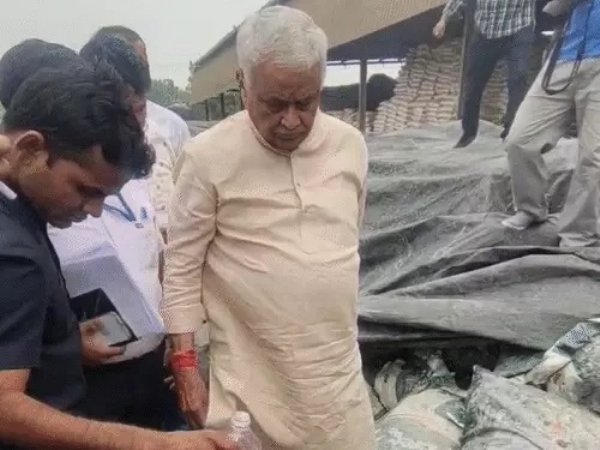 कृषि मंत्री किरोड़ीलाल ने उदयपुर में खाद फैक्ट्री पर मारा छापा, पांच फैक्ट्रियों से लिए सैम्पल
