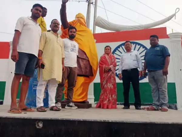 सूरजपुर नगरपालिका अध्यक्ष ने अटल परिसर निर्माण में घटिया काम का लगाया आरोप, कलेक्टर से की जांच की मांग सूरजपुर नगरपालिका अध्यक्ष ने अटल परिसर निर्माण में घटिया काम का लगाया आरोप, कलेक्टर से की जांच की मांग