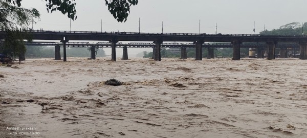 दामोदर ने धरा रौद्र रूप