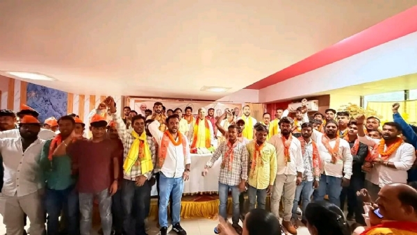 कार्यकर्ता मिलन समारोह में शामिल लोग