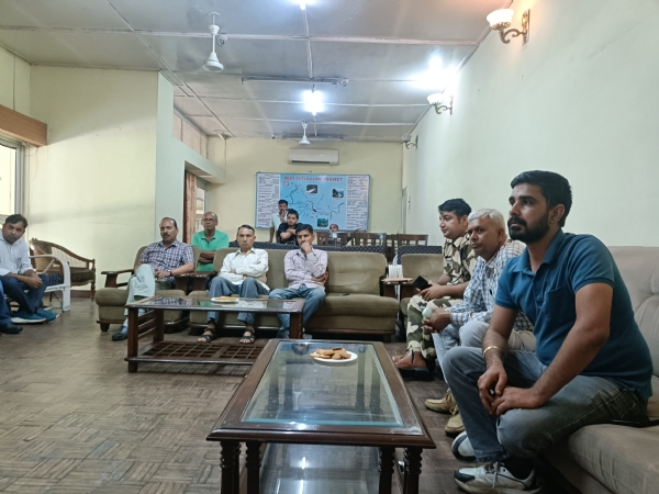 बीबीएम द्वारा बुलाई गई बैठक में चर्चा करते प्रतिभागी।
