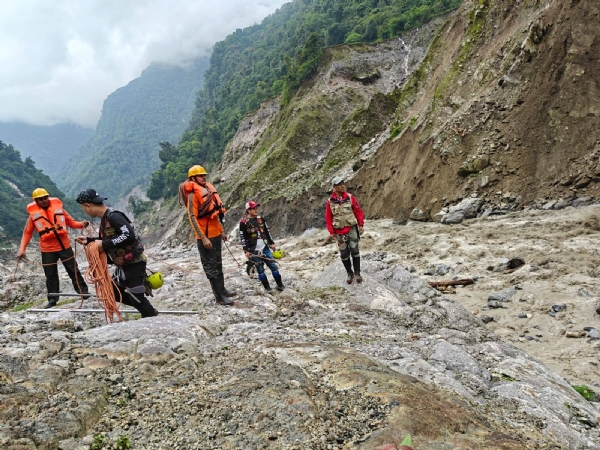 उत्तर सिक्किममा वाहन दुर्घटनापछि बेपत्ता बनेका मानिसहरू अझै पनि निखोज