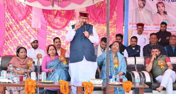 ऐंदी क्षेत्र स्थित पत्थरखौल गांव में कृषि मंत्री गणेश जोशी मेले को सम्बोधित करते।