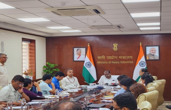 प्रेस को संबोधित करते हुए एच. डी. कुमारस्‍वामी