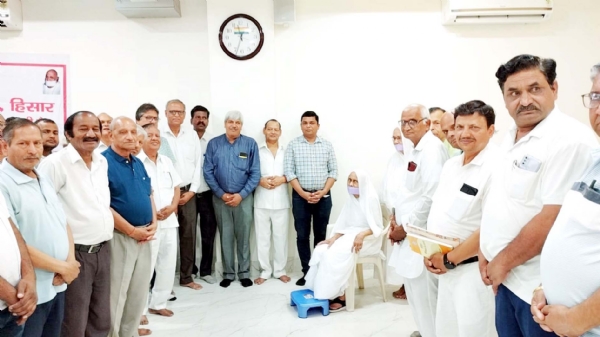 अणुव्रत समिति की बैठक में मौजूद समिति के सदस्य।