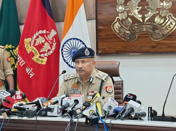 पुलिस मुख्यालय में प्रेसावर्ता करते डीजीपी राजीव कृष्ण