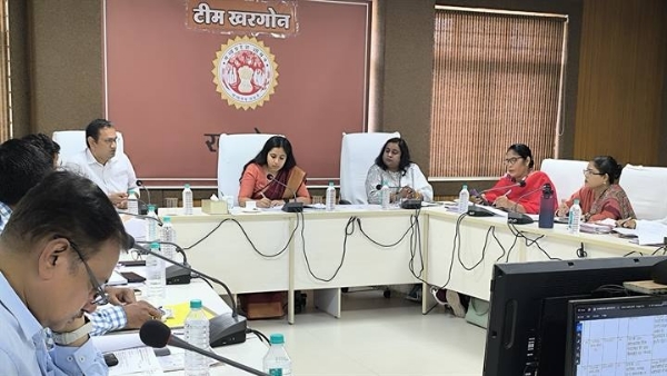 खरगोनः कलेक्टर ने टीएल बैठक में की समय सीमा प्रकरणों की समीक्षा खरगोनः कलेक्टर ने टीएल बैठक में की समय सीमा प्रकरणों की समीक्षा