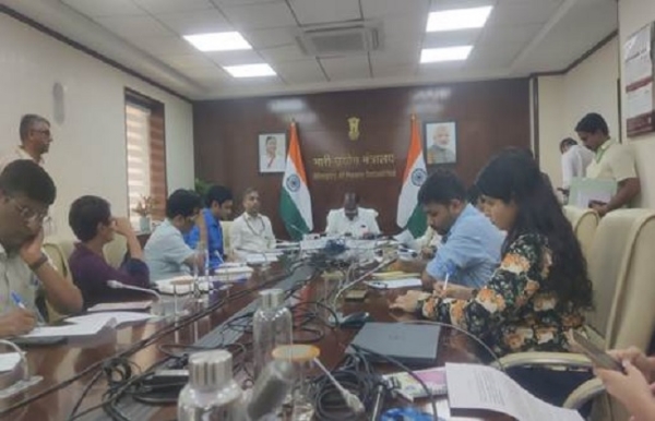 प्रेस को संबोधित करते हुए एच. डी. कुमारस्‍वामी