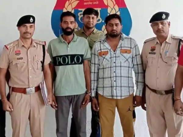 पुलिस की गिरफ्त में आरोपी।
