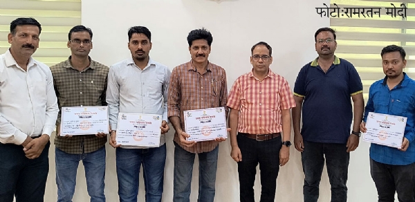 लालगढ वर्कशॉप मेंमैन ऑफ द मंथ सम्मान के तहत उत्कृष्ट सेवा के लिए किया सम्मानित