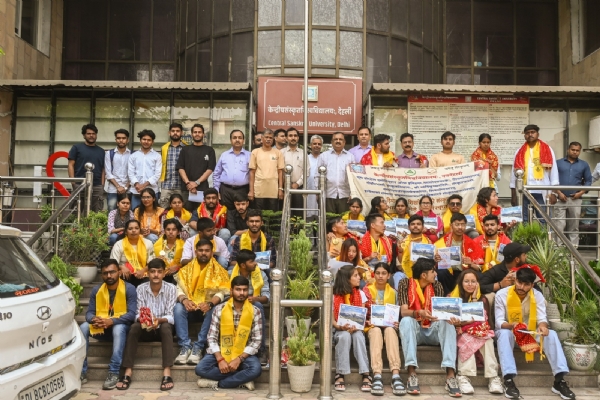 सममान समाराेह में भाग लेने वाले छातर््