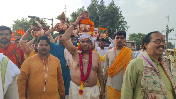 अनुष्ठान का शुभारंभ  सरयू तट से जल कलश यात्रा