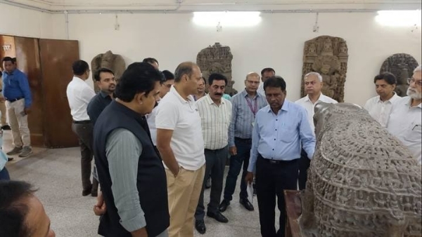 केन्द्रीय संस्कृति सचिव ने किया केन्द्रीय संग्रहालय एवं लालबाग पैलेस का निरीक्षण
