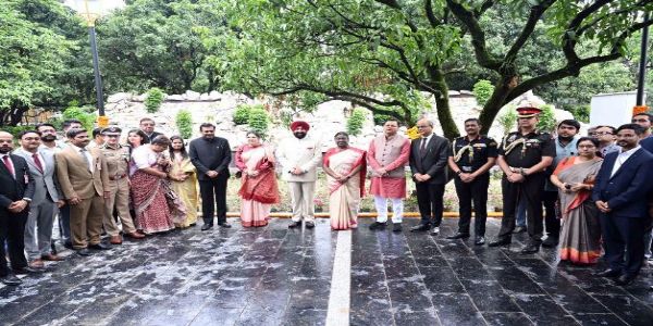 राष्ट्रपति तपोवन और राष्ट्रपति निकेतन के उद्घाटन में राष्ट्रपति द्रौपदी मुर्मू  के साथ राज्यपाल व मुख्यमंत्री।