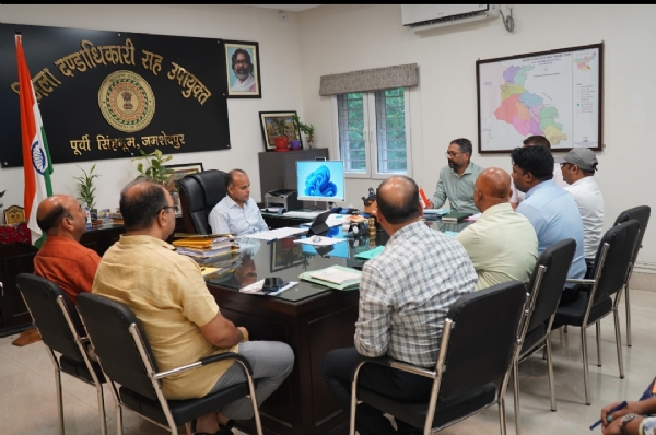 उपायुक्त कर्ण सत्यार्थी की समीक्षा बैठक उपायुक्त कर्ण सत्यार्थी की समीक्षा बैठक