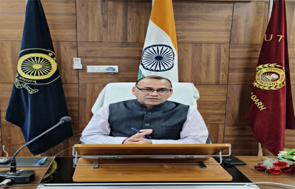 जिलाधीश डॉ विवेक भारती जिलाधीश डॉ विवेक भारती