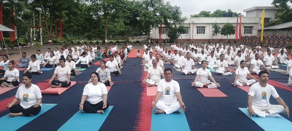 असमः रंगिया में एसएसबी की 24वीं बटालियन द्वारा आयोजित अंतरराष्ट्रीय योग दिवस असमः रंगिया में एसएसबी की 24वीं बटालियन द्वारा आयोजित अंतरराष्ट्रीय योग दिवस