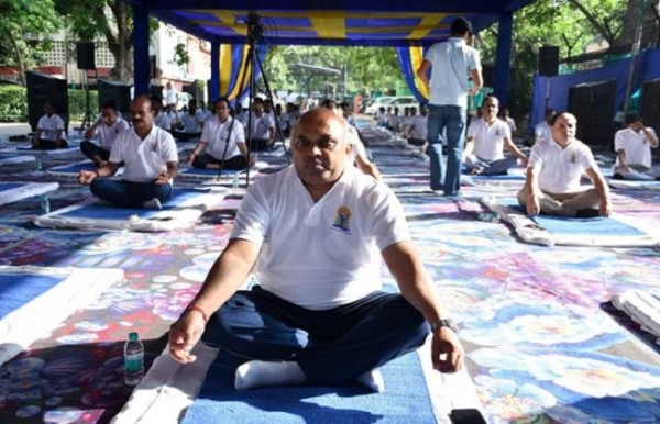 अंतरराष्‍ट्रीय योग दिवस मनाते कोयला मंत्रालय के अधिकारी एवं कर्मचारी