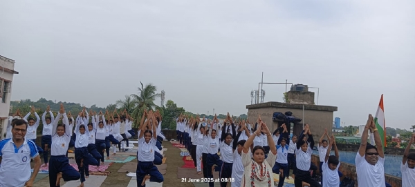 योग दिवस: बैंडेल महात्मा गांधी हिंदी विद्यालय
