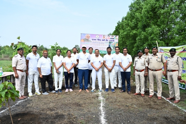 जांजगीर : 11वां अंतर्राष्ट्रीय योग दिवस के अवसर पर सामूहिक योग कार्यक्रम का हुआ आयोजन जांजगीर : 11वां अंतर्राष्ट्रीय योग दिवस के अवसर पर सामूहिक योग कार्यक्रम का हुआ आयोजन