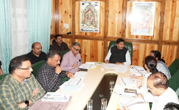 मुकेश अग्निहोत्री जलशक्ति विभाग की उच्च स्तरीय समीक्षा बैठक की अध्यक्षता करते हुए मुकेश अग्निहोत्री जलशक्ति विभाग की उच्च स्तरीय समीक्षा बैठक की अध्यक्षता करते हुए