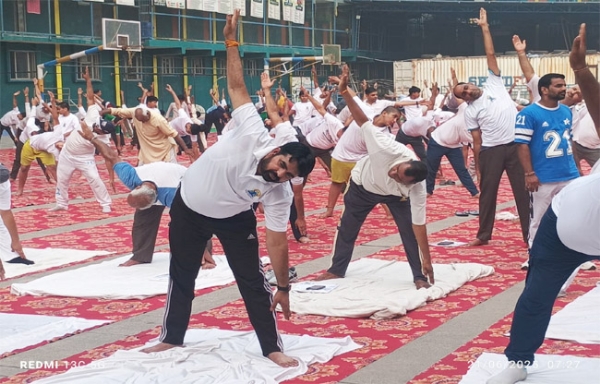 खरखौदा के प्रताप स्कूल में विधायक पवन खरखौदा ने योग