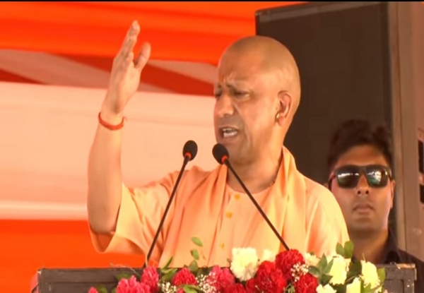 आजमगढ़ में याेगी