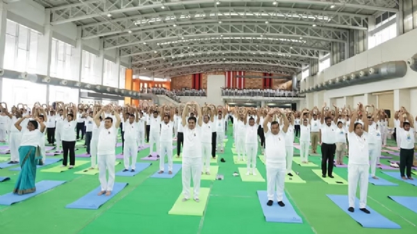 त्रिपुराः अंतरराष्ट्रीय योग पर आयोजित कार्यक्रम में हिस्सा लेते मुख्यमंत्री