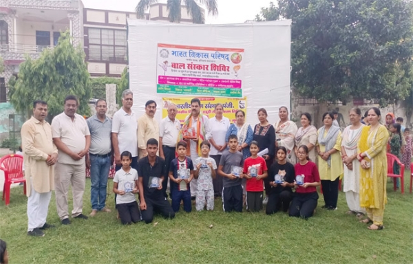 सोनीपत: भारत विकास परिषद गन्नौर शाखा के बाल संस्कार समपान अवसर पर मेहमान व आयोजक