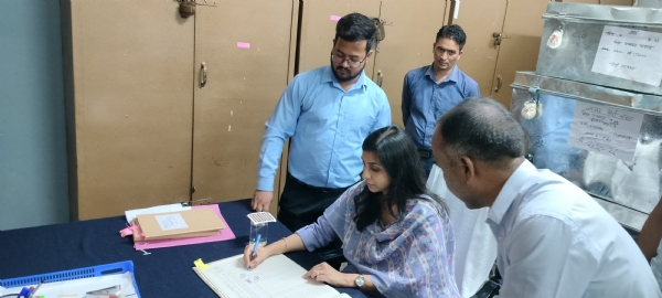 पौड़ी में पदभार संभालती नवनियुक्त डीएम स्वाति एस भदोरिया