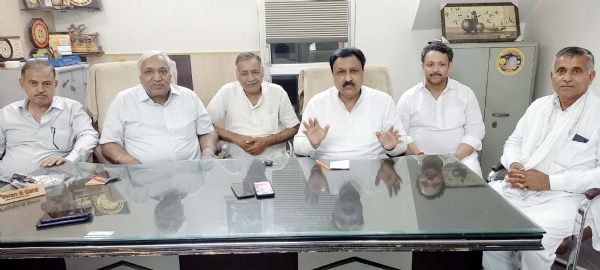 व्यापारी प्रतिनिधियों को सम्बोधित करते व्यापार मंडल के प्रांतीय अध्यक्ष बजरंग गर्ग।