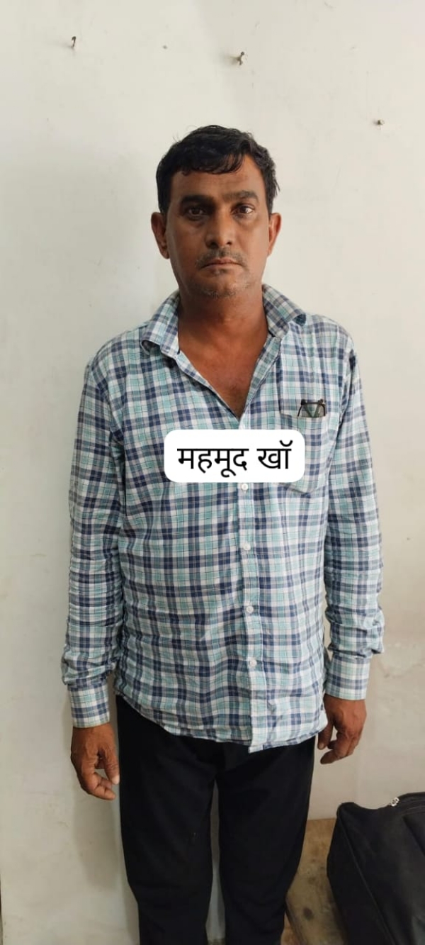 गिरफ्तार पच्चास हजार के इनामी बदमाश का छाया चित्र गिरफ्तार पच्चास हजार के इनामी बदमाश का छाया चित्र