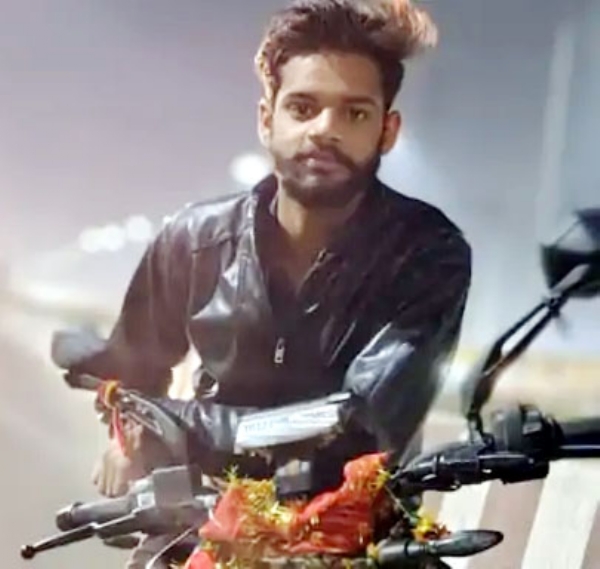 मृतक रितिक मौर्या का फाइल फोटो।