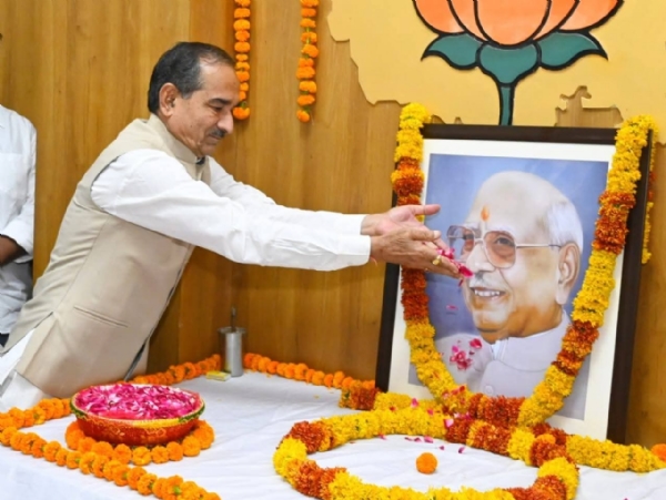 सुंदर सिंह भंडारी की दृढ़ निष्ठा, संगठन क्षमता तथा राष्ट्रप्रेम की भावना हम सभी के लिए प्रेरणा स्रोत: मदन राठौड़ सुंदर सिंह भंडारी की दृढ़ निष्ठा, संगठन क्षमता तथा राष्ट्रप्रेम की भावना हम सभी के लिए प्रेरणा स्रोत: मदन राठौड़