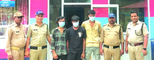 पुलिस गिरफ्त में आरोपित