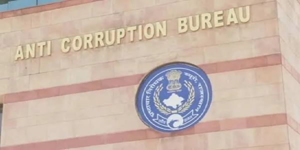 तहसील कार्यालय का वरिष्ठ सहायक ओर एडवोकेट 75 हजार रुपये की रिश्वत लेते गिरफ़्तार