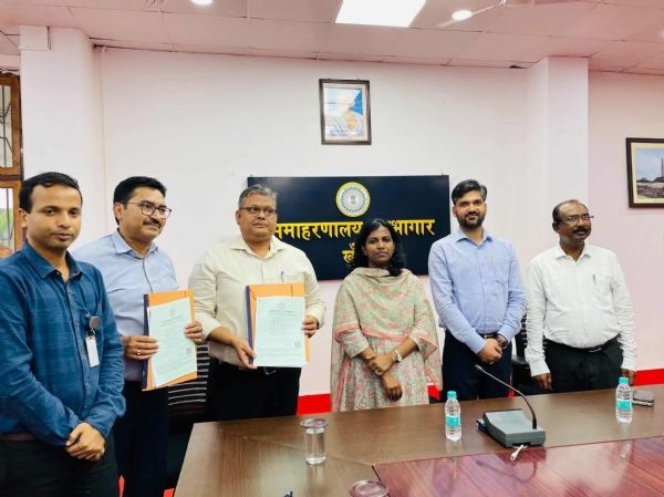 एयरपोर्ट अथॉरिटी ऑफ इंडिया ने जिला प्रशासन को दी तीन एम्बुलेंस
